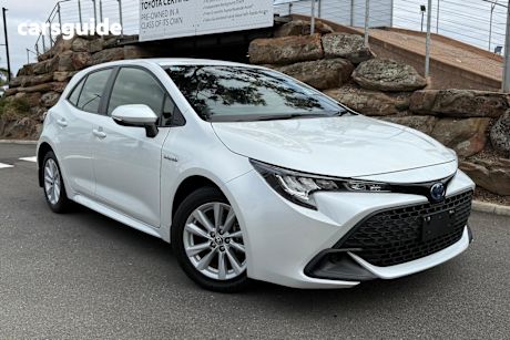 White 2023 Toyota Corolla Hatch ASCENT SPORT HYBRID F