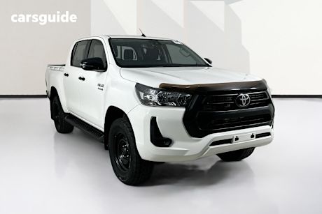 White 2021 Toyota Hilux Double Cab Pick Up Sr (4X4)