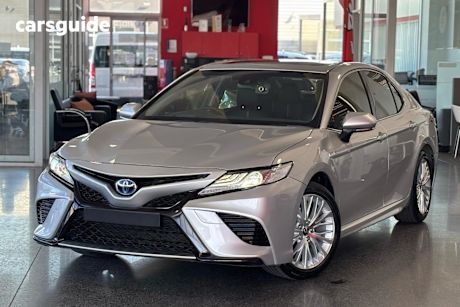 Silver 2020 Toyota Camry Sedan SL F