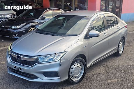 Silver 2019 Honda Grace Sedan GM4