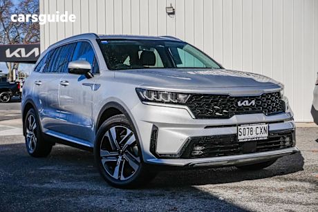 Silver 2023 Kia Sorento SUV SPORT+ 4X4