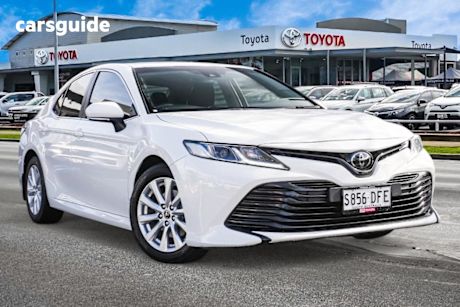 White 2018 Toyota Camry Sedan ASCENT F