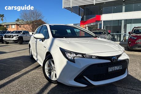 White 2022 Toyota Corolla Hatch ASCENT SPORT HYBRID F
