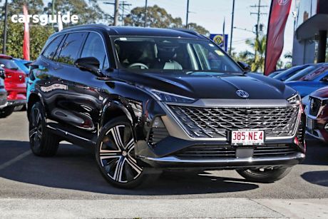 Black 2025 MG Qs SUV ESSENCE 4X4
