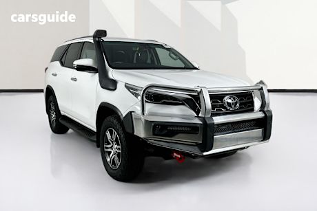 White 2022 Toyota Fortuner Wagon Gxl Premium Interior