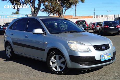 Silver 2006 Kia RIO Hatchback Ex