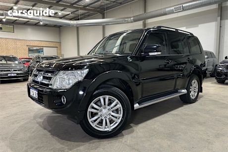 Black 2013 Mitsubishi Pajero SUV VR-X