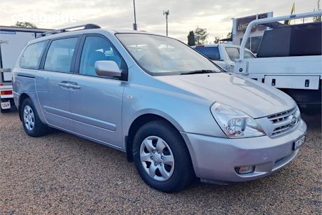 Silver 2007 Kia Carnival Wagon Ex