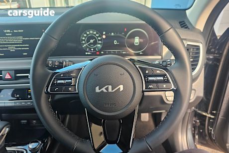 White 2025 Kia Seltos Wagon Sport+ (Awd)