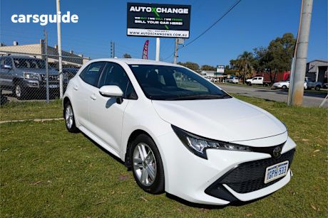 White 2018 Toyota Corolla Hatchback Ascent Sport