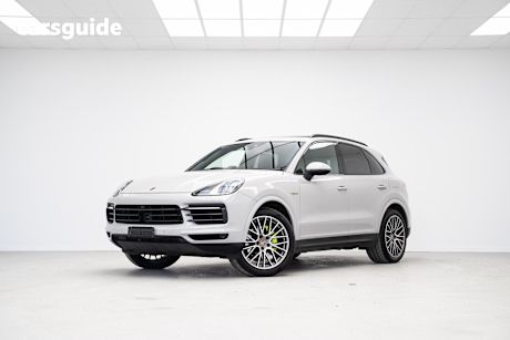 Grey 2022 Porsche Cayenne SUV E-HYBRID PLATINUM EDITION 4X4