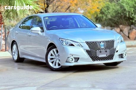 Silver 2013 Toyota Crown Sedan