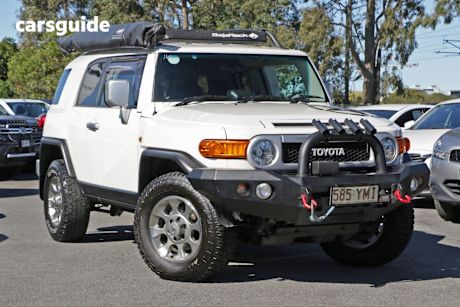 White 2011 Toyota FJ Cruiser SUV 4X4