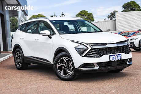 White 2024 Kia Sportage SUV S F