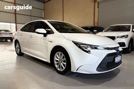 White 2022 Toyota Corolla Sedan ASCENT SPORT F