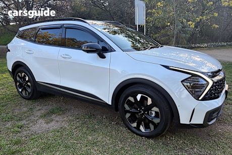 White 2024 Kia Sportage SUV GT-LINE 4WD