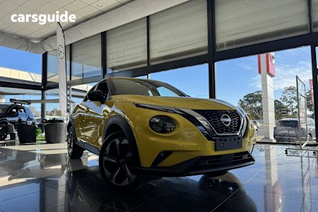 Yellow 2024 Nissan Juke Hatchback St-L