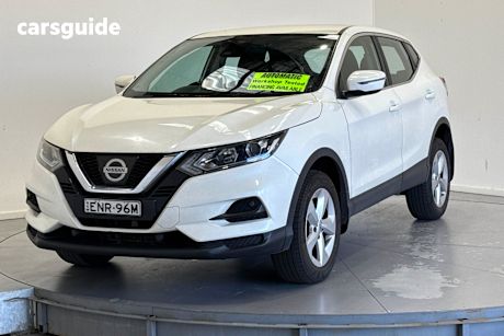White 2018 Nissan Qashqai Wagon St