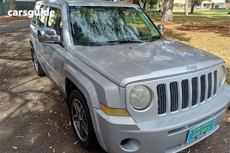 Silver 2008 Jeep Patriot Wagon Sport