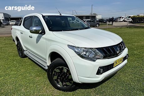 White 2017 Mitsubishi Triton Ute Tray EXCEED 4X4