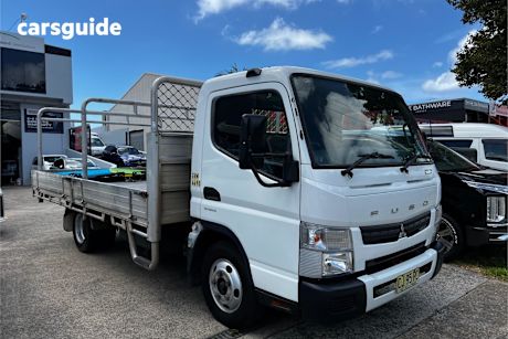 White 2015 Mitsubishi Canter OtherCar