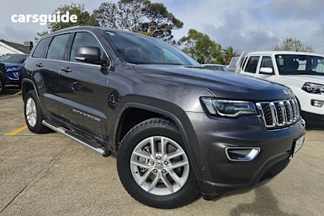 Grey 2017 Jeep Grand Cherokee Wagon Laredo (4X4)