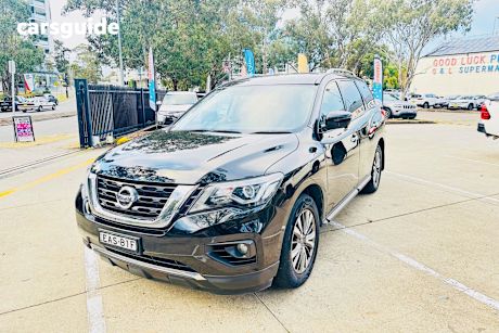 Black 2019 Nissan Pathfinder SUV ST-L