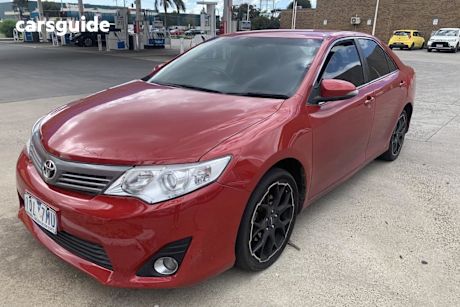 Red 2014 Toyota Camry Sedan ALTISE