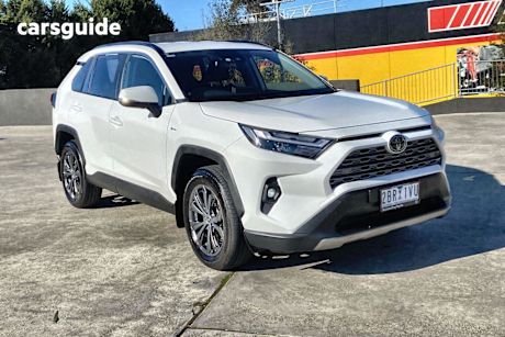 White 2024 Toyota RAV4 SUV GXL F