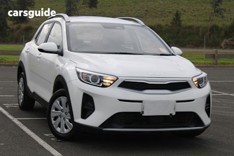 White 2023 Kia Stonic SUV S F