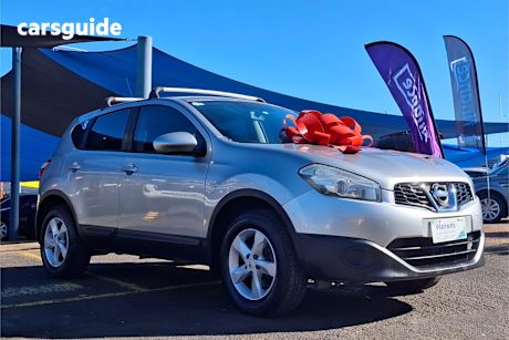 Silver 2012 Nissan Dualis Hatch ST F