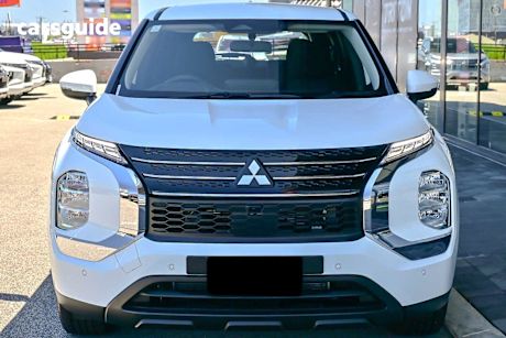 White 2024 Mitsubishi Outlander SUV PHEV ES 4X4