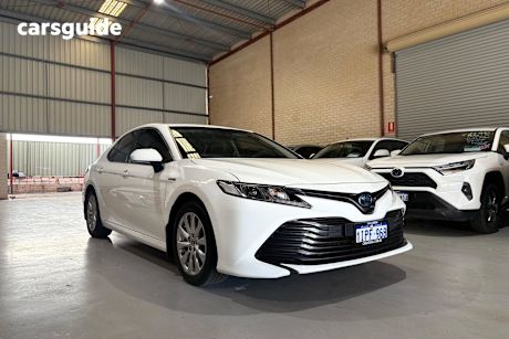 White 2019 Toyota Camry Sedan ASCENT F