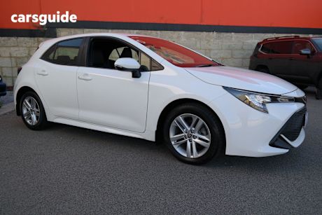 White 2019 Toyota Corolla Hatch ASCENT SPORT F