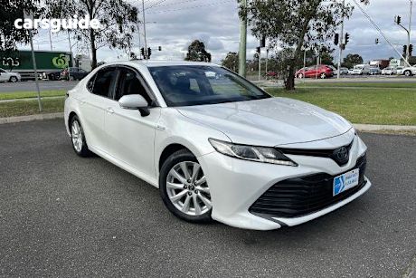 White 2017 Toyota Camry Sedan ASCENT F