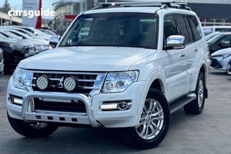 White 2018 Mitsubishi Pajero SUV GLS 4X4
