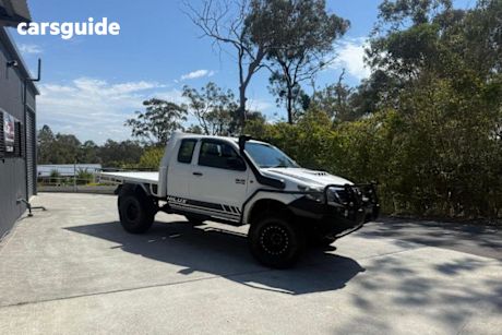 White 2015 Toyota Hilux Ute Tray SR 4X4