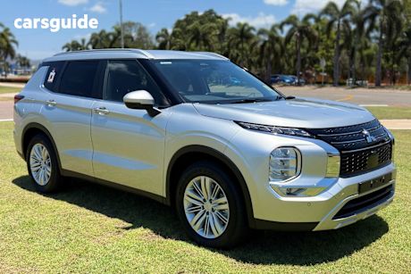 Silver 2024 Mitsubishi Outlander SUV LS F