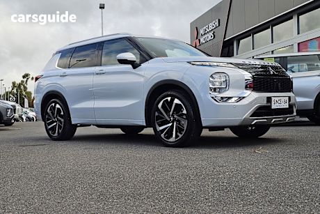 White 2023 Mitsubishi Outlander Wagon Exceed 7 Seat (Awd)