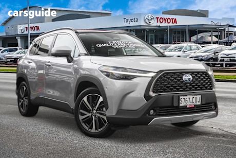 Silver 2023 Toyota Corolla Cross SUV ATMOS 4X4