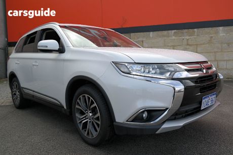 White 2016 Mitsubishi Outlander SUV LS
