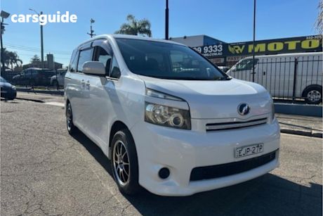 White 2008 Toyota Voxy SUV