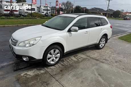 White 2009 Subaru Outback SUV 3.6R PREMIUM 4WD