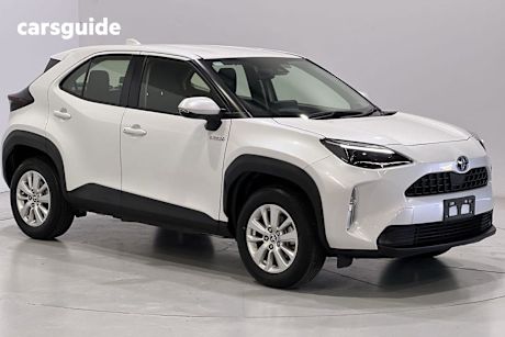 White 2023 Toyota Yaris Cross SUV GX F