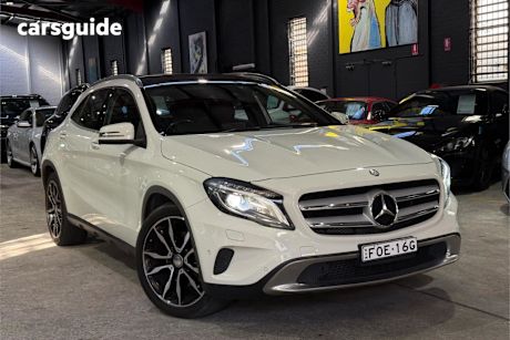 White 2016 Mercedes-Benz GLA-Class SUV GLA250 4WD