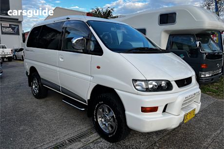 White 2003 Mitsubishi Delica SUV