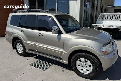 Beige 2004 Mitsubishi Pajero SUV EXCEED 4X4