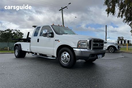 White 2001 Ford F350 Crew Cab Chassis Xlt