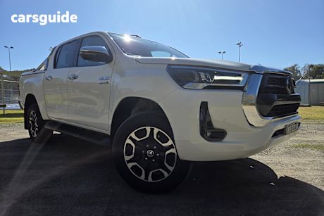White 2020 Toyota Hilux Ute Tray SR5 4X4