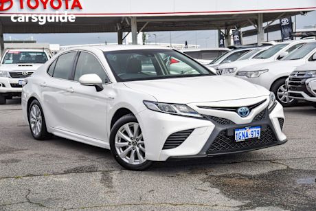 White 2018 Toyota Camry Sedan ASCENT SPORT F